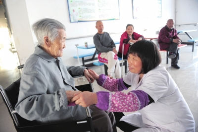 北京民政局：三类特殊家庭老人将有“代理儿女”